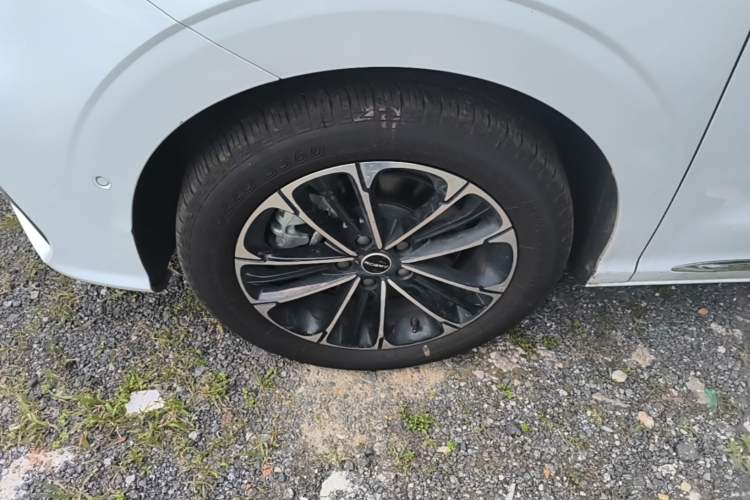 Used Roewe iMAX8 2022 400TGI Ultimate Edition Left Front Wheel Hub