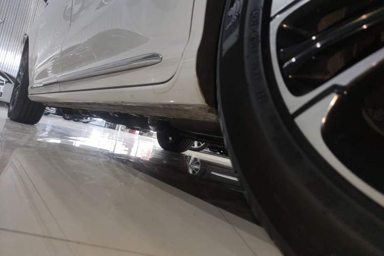 Used Roewe iMAX8 2022 400TGI Celebration Edition Left Side Sill