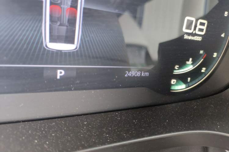 Used Roewe iMAX8 2022 400TGI Celebration Edition Odometer Close Up