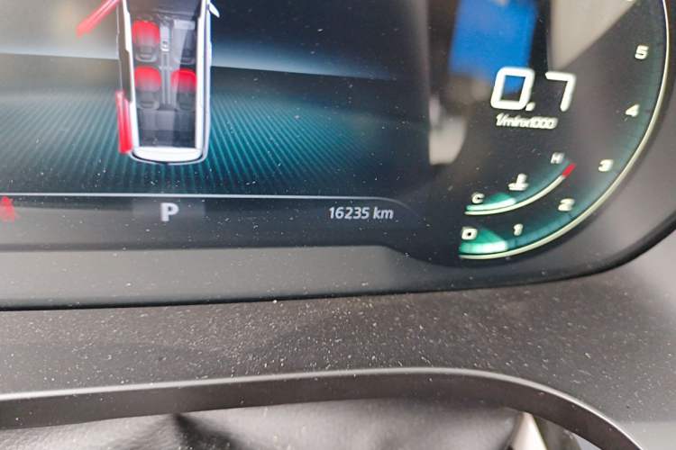 Used Roewe iMAX8 2022 400TGI Celebration Edition Odometer Close Up