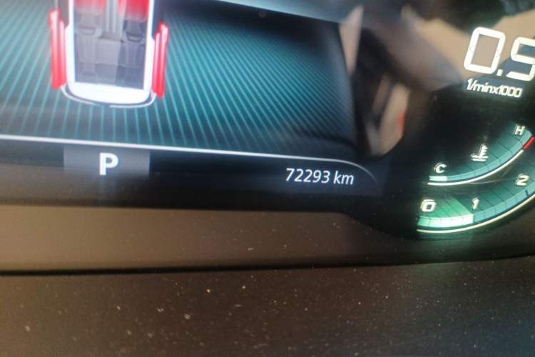 Used Roewe iMAX8 2022 400TGI Prestige Edition Odometer Close Up