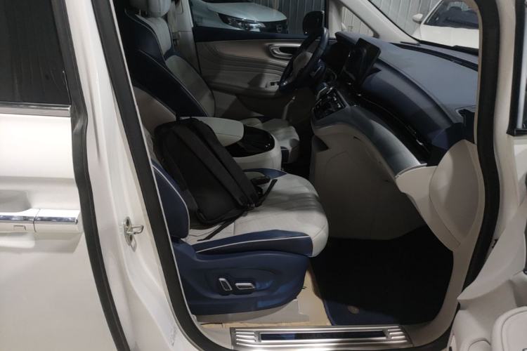 Used Roewe iMAX8 2022 400TGI Celebration Edition Right Front Seat