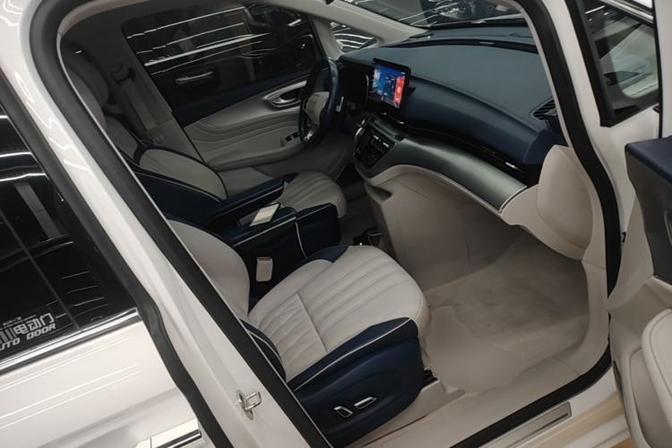 Used Roewe iMAX8 2022 400TGI Prestige Edition Right Front Seat