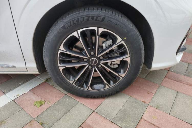Used Roewe iMAX8 2022 400TGI Celebration Edition Right Front Wheel Hub