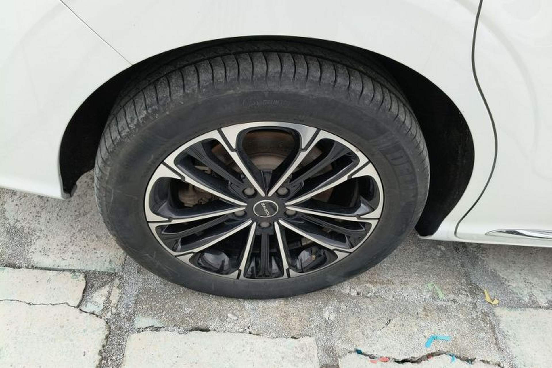 Used Roewe iMAX8 2022 400TGI Flagship Edition Right Rear Wheel Hub