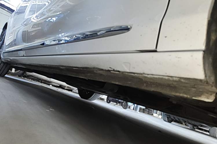 Used Roewe iMAX8 2022 400TGI Ultimate Edition Right Side Sill