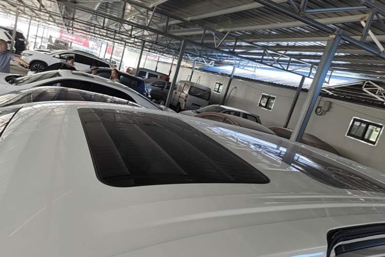 Used Roewe iMAX8 2022 400TGI Ultimate Edition Roof