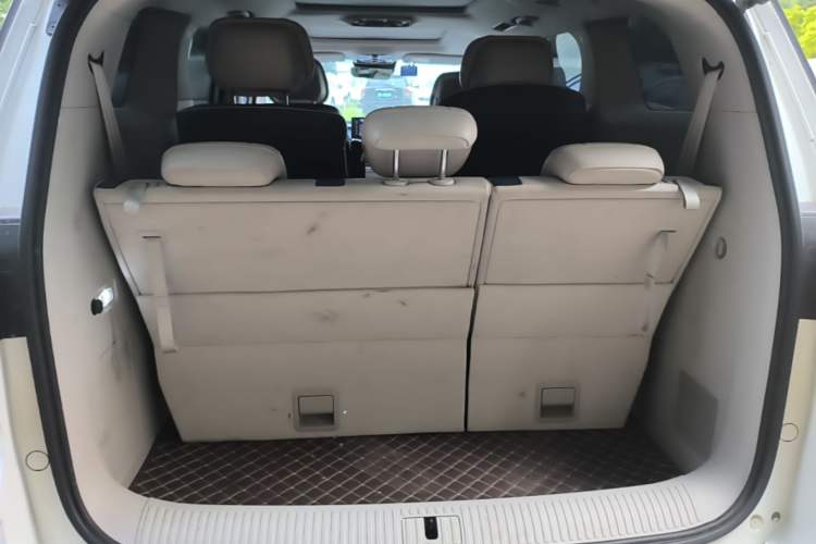 Used Roewe iMAX8 2022 400TGI Ultimate Edition Trunk
