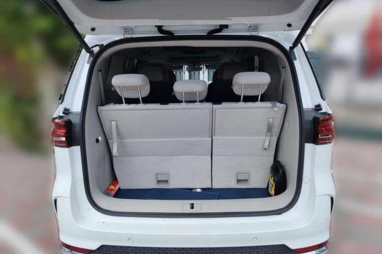 Used Roewe iMAX8 2022 400TGI Celebration Edition Trunk