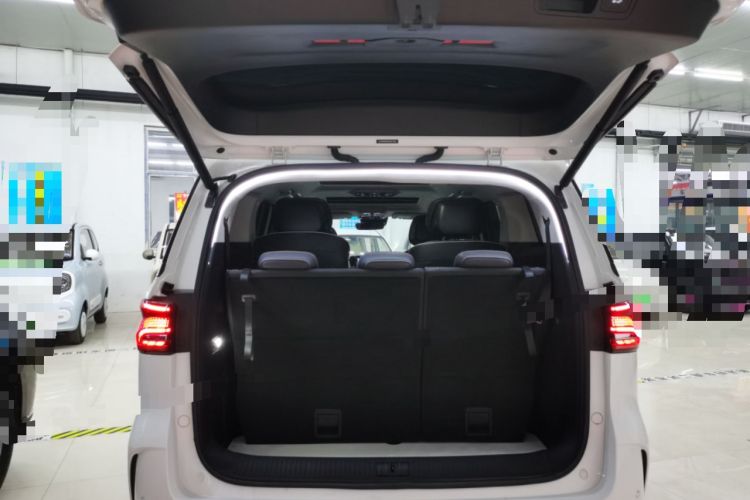 Used Roewe iMAX8 2022 400TGI Prestige Edition Trunk
