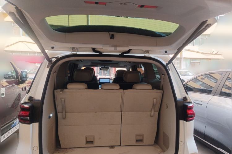 Used Roewe iMAX8 2022 400TGI Prestige Edition Trunk