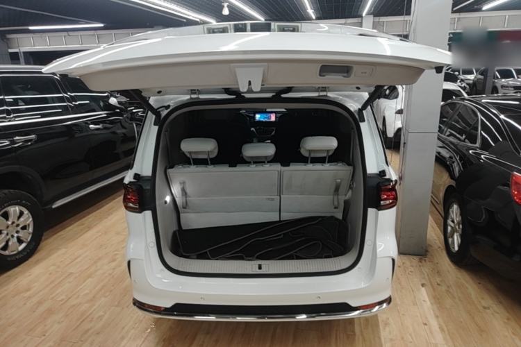 Used Roewe iMAX8 2022 400TGI Prestige Edition Trunk