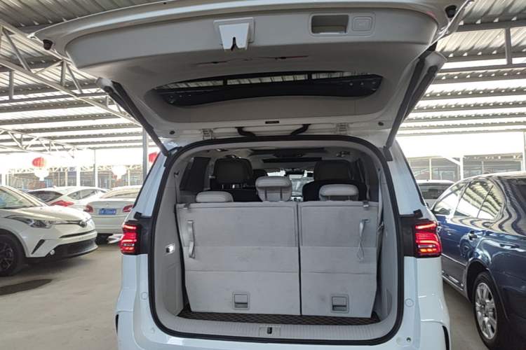 Used Roewe iMAX8 2022 400TGI Ultimate Edition Trunk