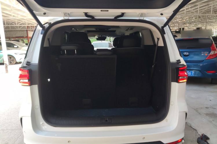 Used Roewe iMAX8 2022 400TGI Prestige Edition Trunk