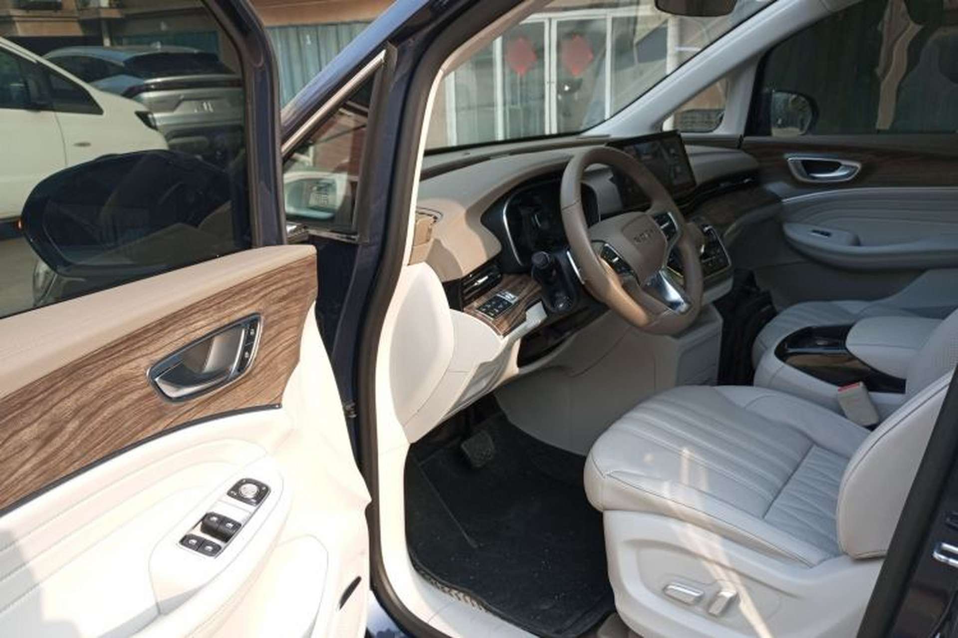 Used Roewe iMAX8 2023 400TGI Comfort Edition Driver Seat