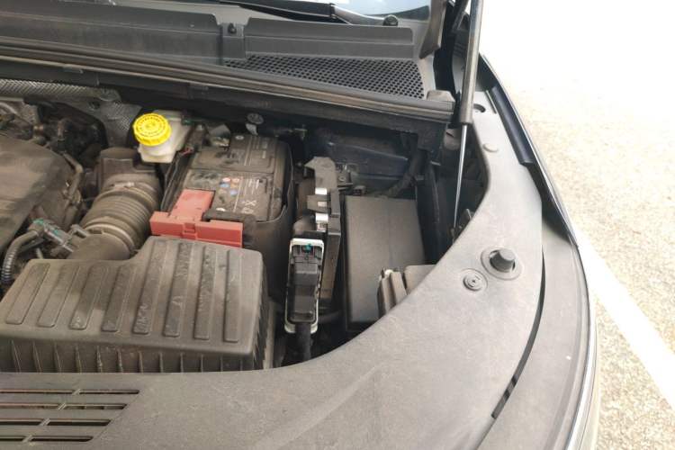 Used Roewe iMAX8 2023 400TGI Comfort Edition Engine Bay Left