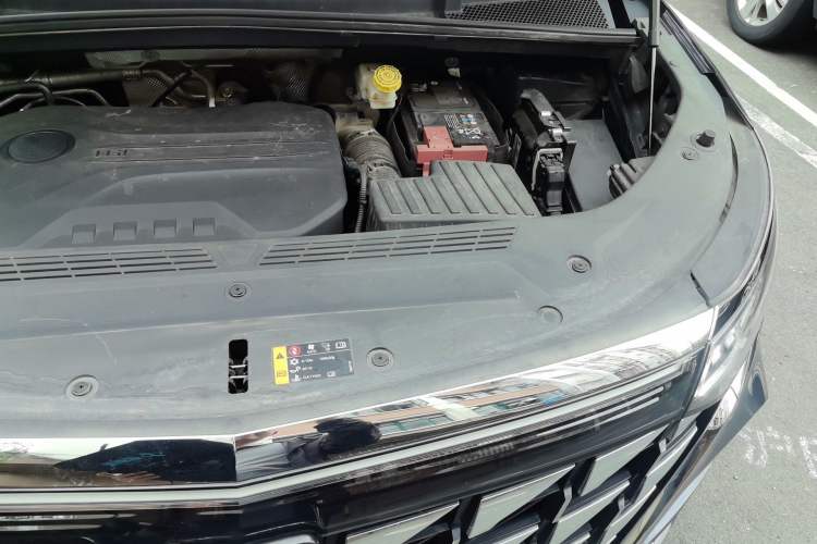 Used Roewe iMAX8 2023 400TGI Comfort Edition Engine Bay Left