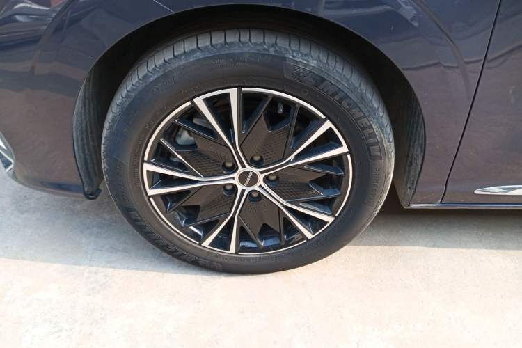 Used Roewe iMAX8 2023 400TGI Comfort Edition Exterior 4