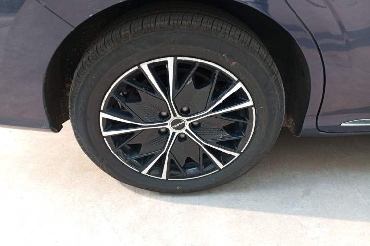 Used Roewe iMAX8 2023 400TGI Comfort Edition Exterior 5