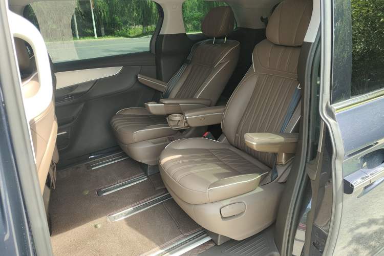 Used Roewe iMAX8 2023 400TGI Comfort Edition Interior 1