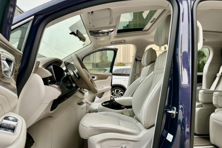 Used Roewe iMAX8 2023 400TGI Comfort Edition Interior 3