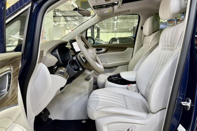 Used Roewe iMAX8 2023 400TGI Comfort Edition Interior 3
