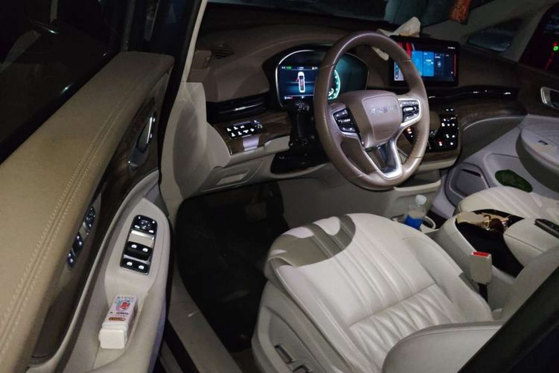 Used Roewe iMAX8 2023 400TGI Comfort Edition Interior 3