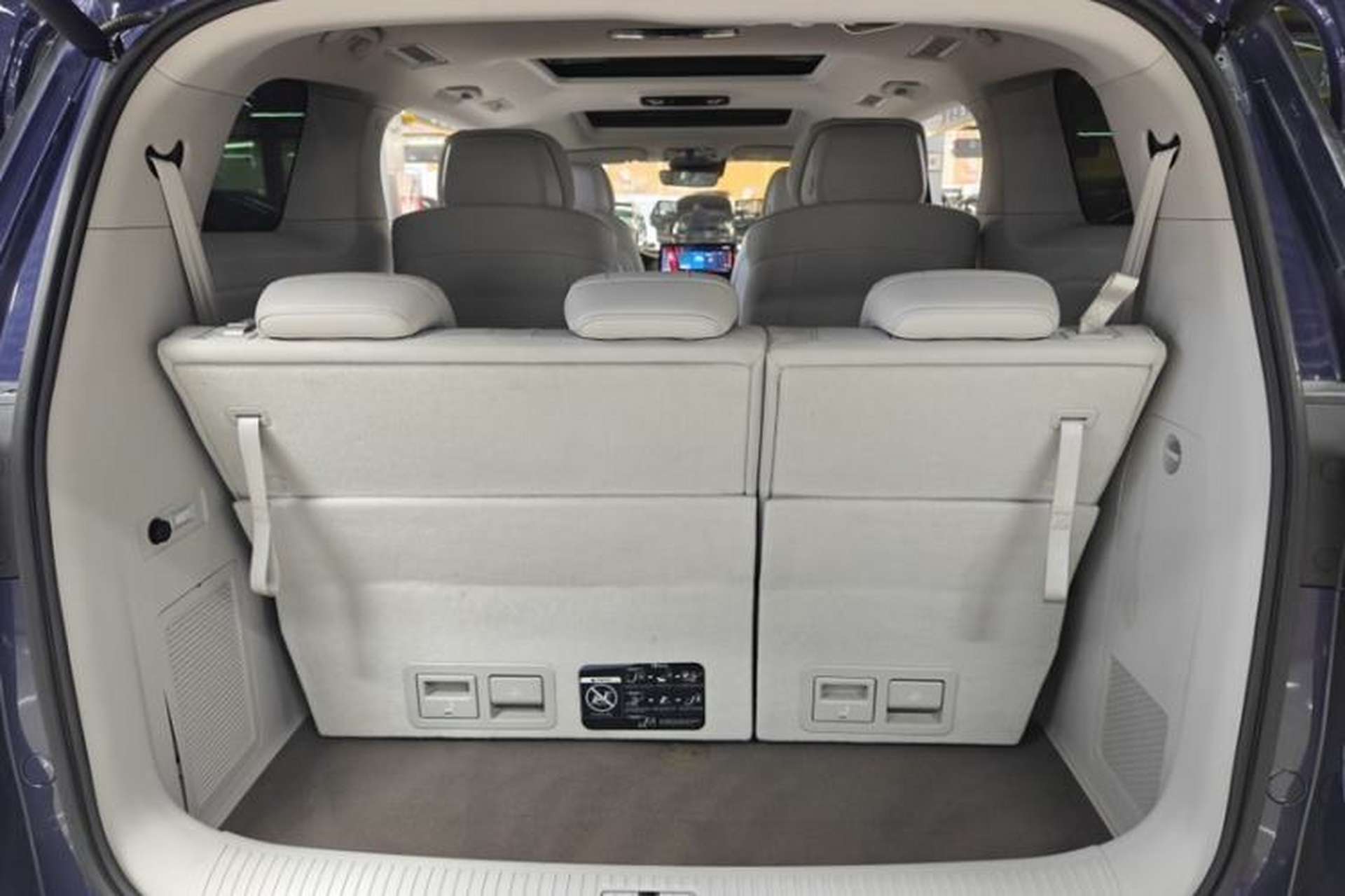 Used Roewe iMAX8 2023 400TGI Comfort Edition Interior 3