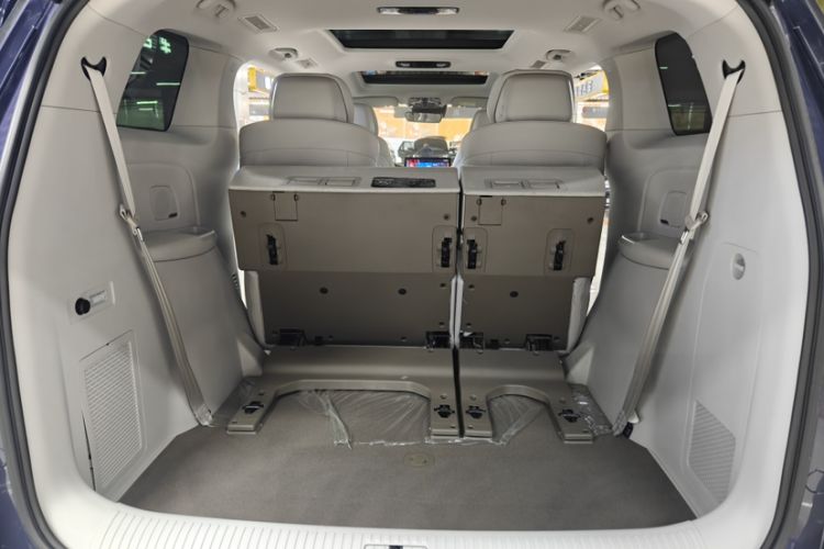Used Roewe iMAX8 2023 400TGI Comfort Edition Interior 4
