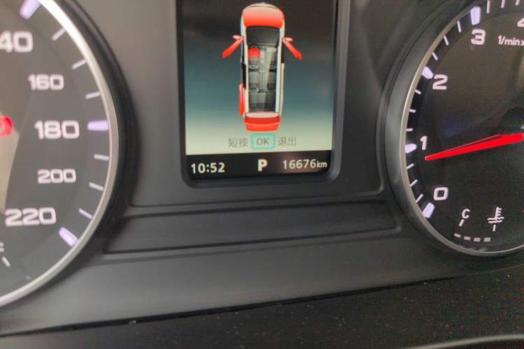 Used Roewe iMAX8 2023 400TGI Comfort Edition Odometer Close Up