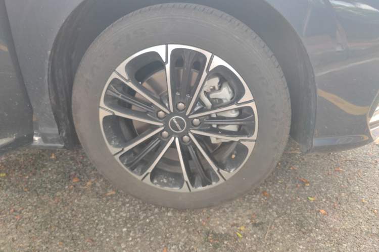 Used Roewe iMAX8 2023 400TGI Comfort Edition Right Front Wheel Hub
