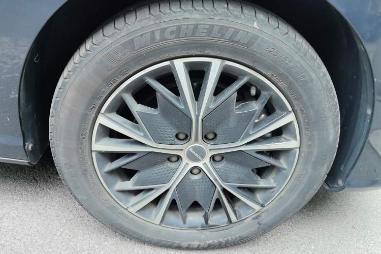 Used Roewe iMAX8 2023 400TGI Comfort Edition Right Front Wheel Hub