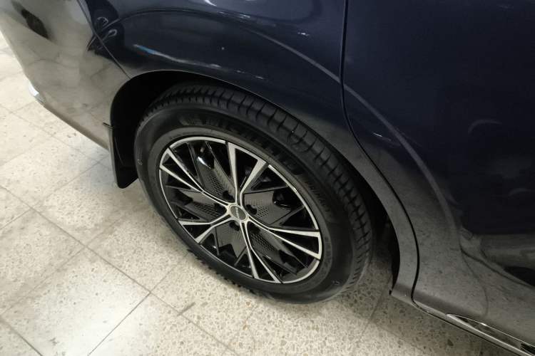 Used Roewe iMAX8 2023 400TGI Comfort Edition Right Rear Wheel Hub