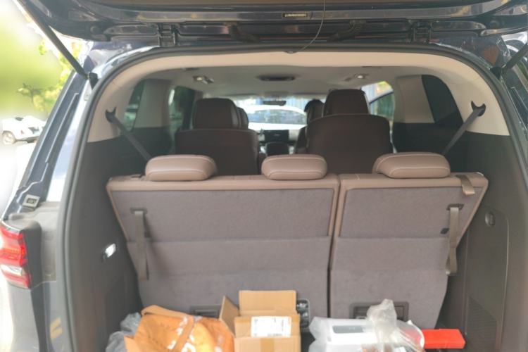 Used Roewe iMAX8 2023 400TGI Comfort Edition Trunk