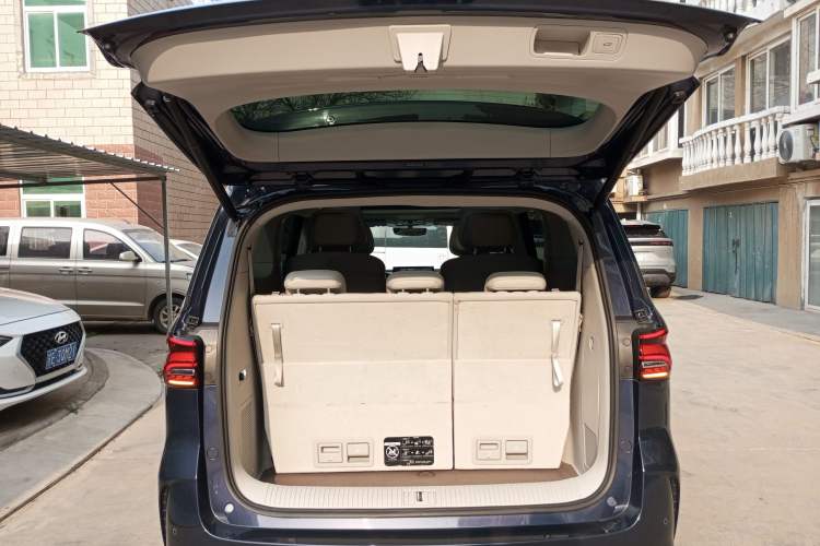 Used Roewe iMAX8 2023 400TGI Comfort Edition Trunk