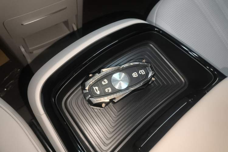 Used Roewe iMAX8 2023 400TGI Comfort Edition Vehicle Key