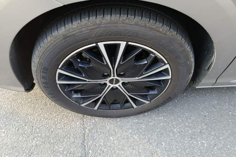 Used Roewe iMAX8 2023 400TGI Comfort Edition Exterior 4