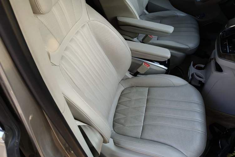 Used Roewe iMAX8 2023 400TGI Comfort Edition Right Front Seat