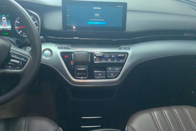 Used Roewe iMAX8 2023 400TGI Comfort Edition Audio And AC Panel