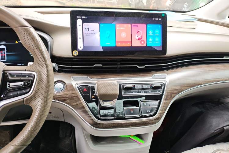 Used Roewe iMAX8 2023 400TGI Comfort Edition Audio And AC Panel