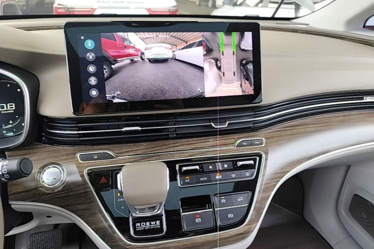 Used Roewe iMAX8 2023 400TGI Comfort Edition Audio And AC Panel