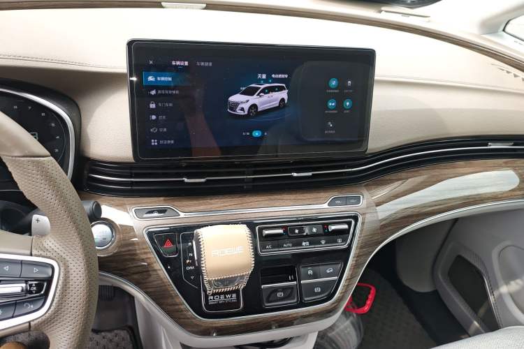 Used Roewe iMAX8 2023 400TGI Comfort Edition Audio And AC Panel