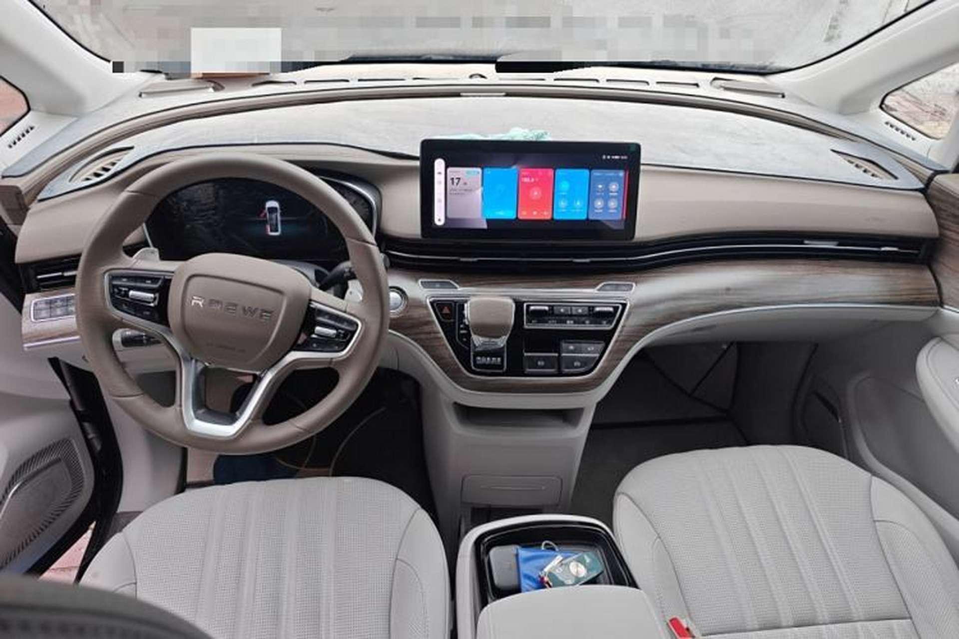 Used Roewe iMAX8 2023 400TGI Comfort Edition Center Console