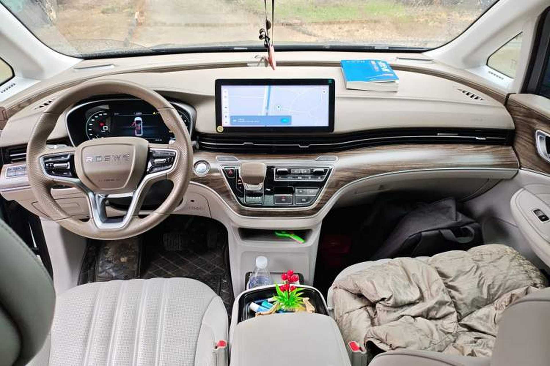 Used Roewe iMAX8 2023 400TGI Comfort Edition Center Console