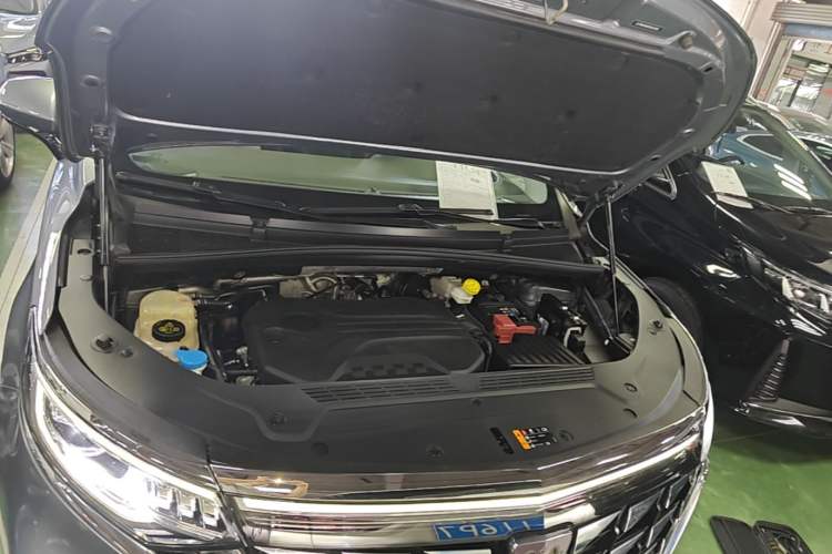 Used Roewe iMAX8 2023 400TGI Comfort Edition Engine Bay