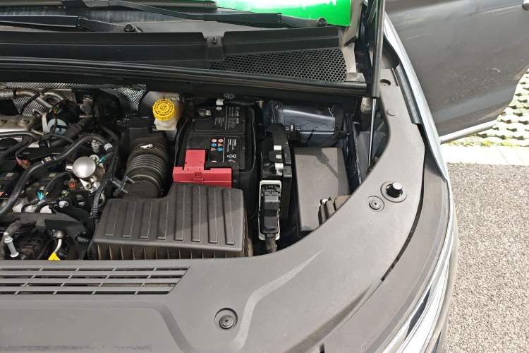 Used Roewe iMAX8 2023 400TGI Comfort Edition Engine Bay Left