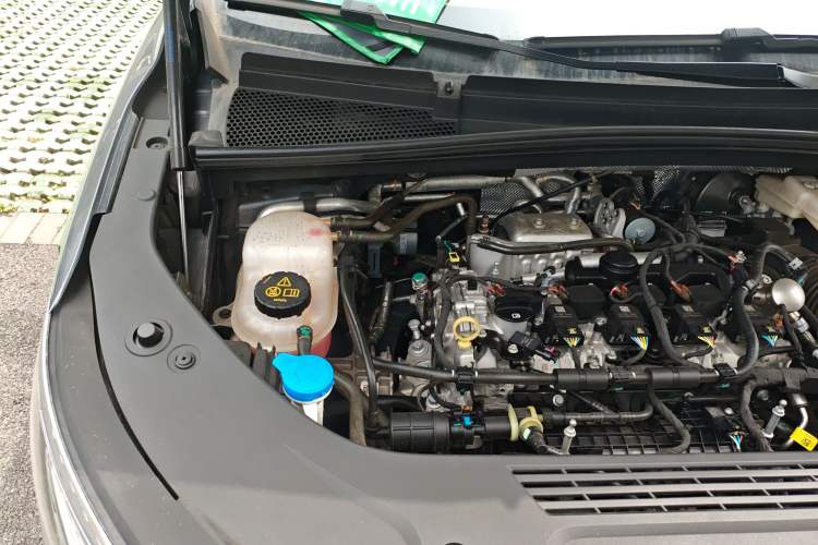 Used Roewe iMAX8 2023 400TGI Comfort Edition Engine Bay Right