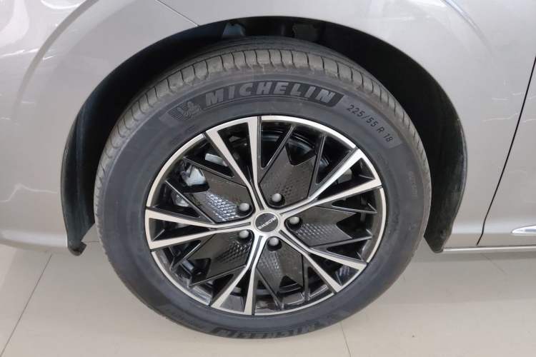 Used Roewe iMAX8 2023 400TGI Comfort Edition Exterior 4