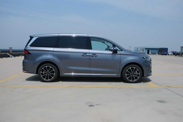 Used Roewe iMAX8 2023 400TGI Comfort Edition Exterior 4