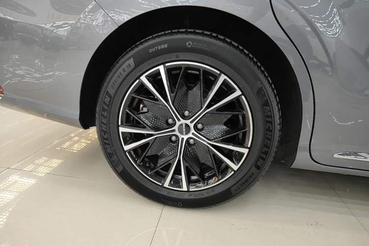 Used Roewe iMAX8 2023 400TGI Comfort Edition Exterior 5